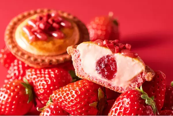 「【毎年人気】BAKEの苺がアップデートして今年も登場！福岡県産「あまおう」たっぷりの “濃苺”♪ 果肉感たっぷり「焼きたてタルト 濃苺チーズ」」の画像