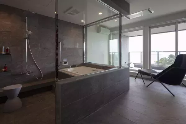 「リゾートのような自宅で旅行気分を満喫　家族が楽しみながら「つながる」暮らしを」の画像