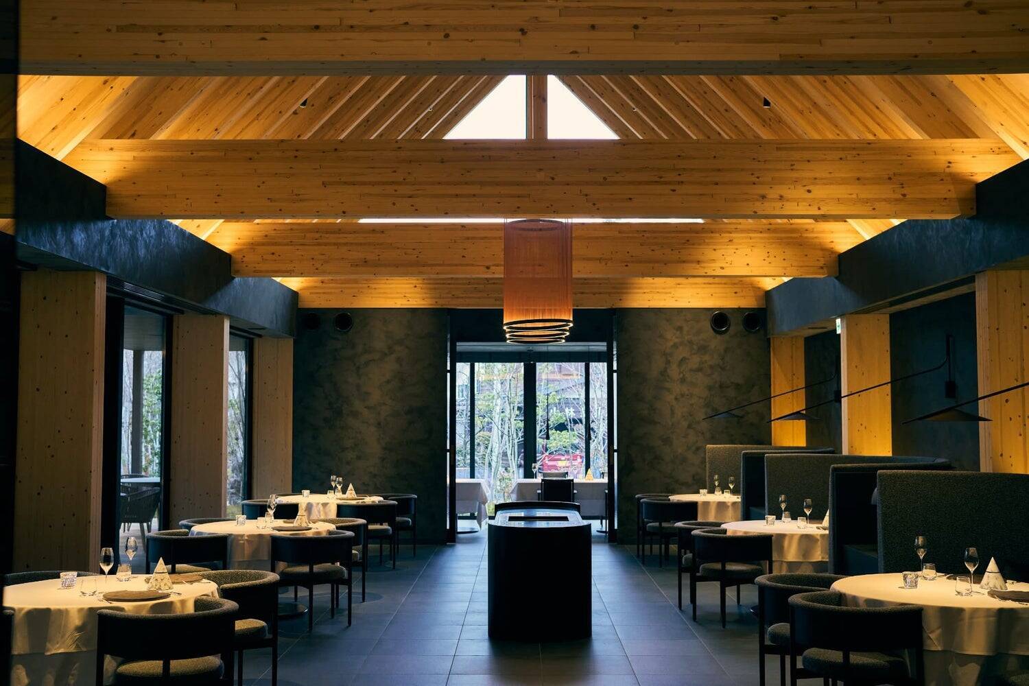 住宅のプロが、レストランに挑んだ日 ―― 建築デザイン部が初めて向き合った「体験の場をつくる仕事」