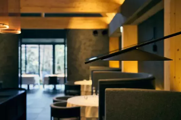 「住宅のプロが、レストランに挑んだ日 ―― 建築デザイン部が初めて向き合った「体験の場をつくる仕事」」の画像