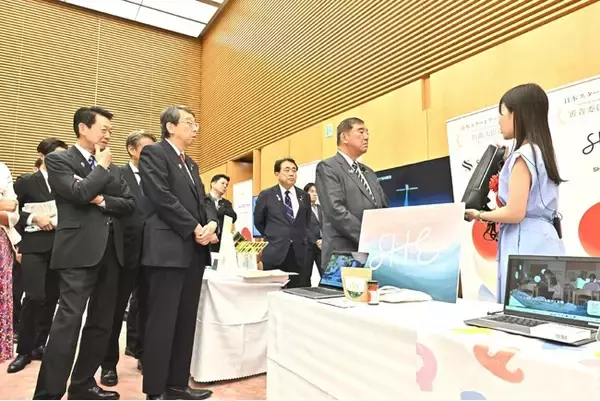 日本スタートアップ大賞2025 審査委員会特別賞を受賞したSHE株式会社の展示ブースにmuonの「THE Backpack」を提供