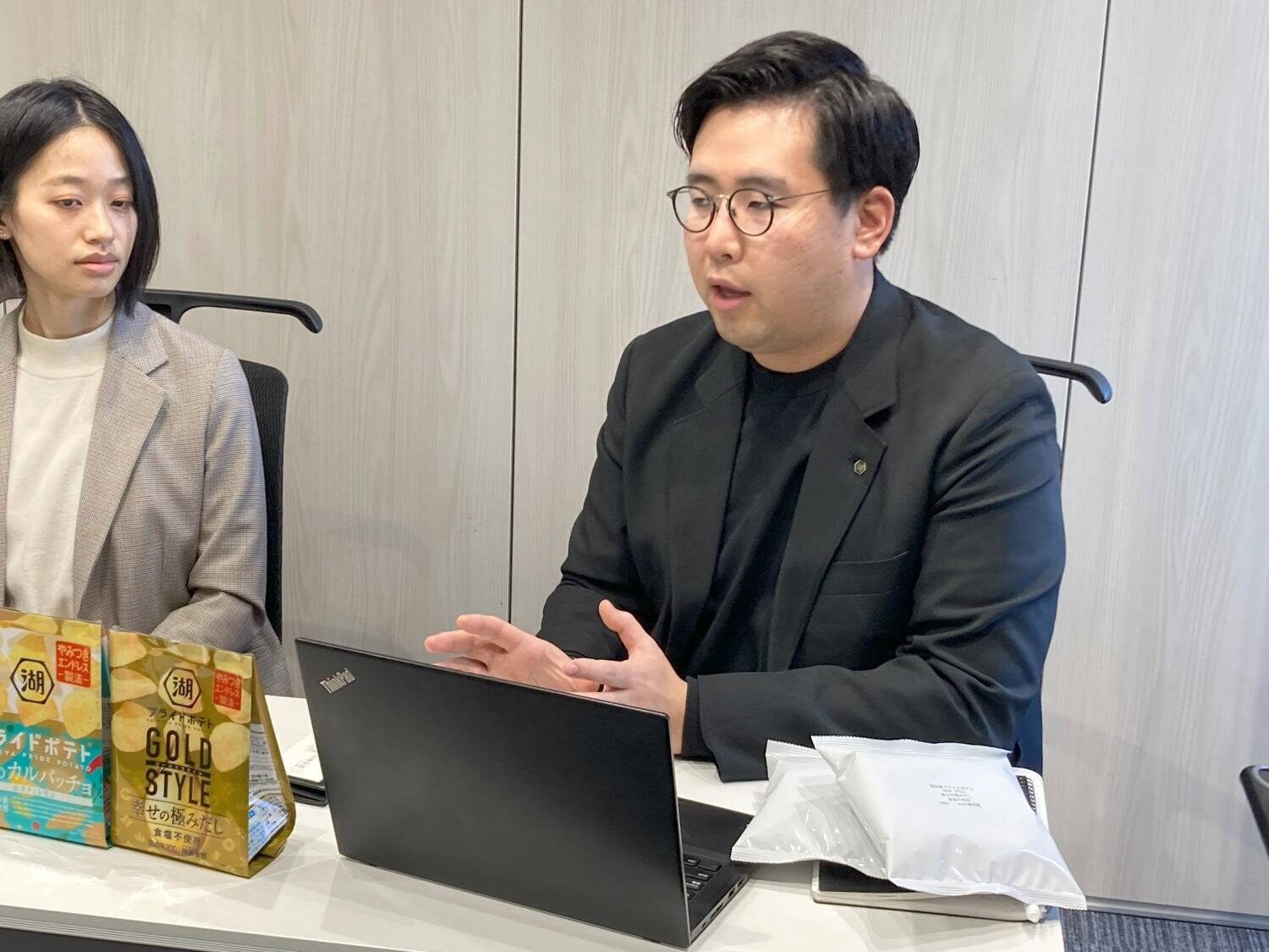 単なる食塩不使用ではない『全世代型ポテトチップス』へ。“食塩不使用なのに塩味”を実現する、5種類のだし素材が決め手。「湖池屋プライドポテト GOLD STYLE 食塩不使用」がリニューアルした理由。