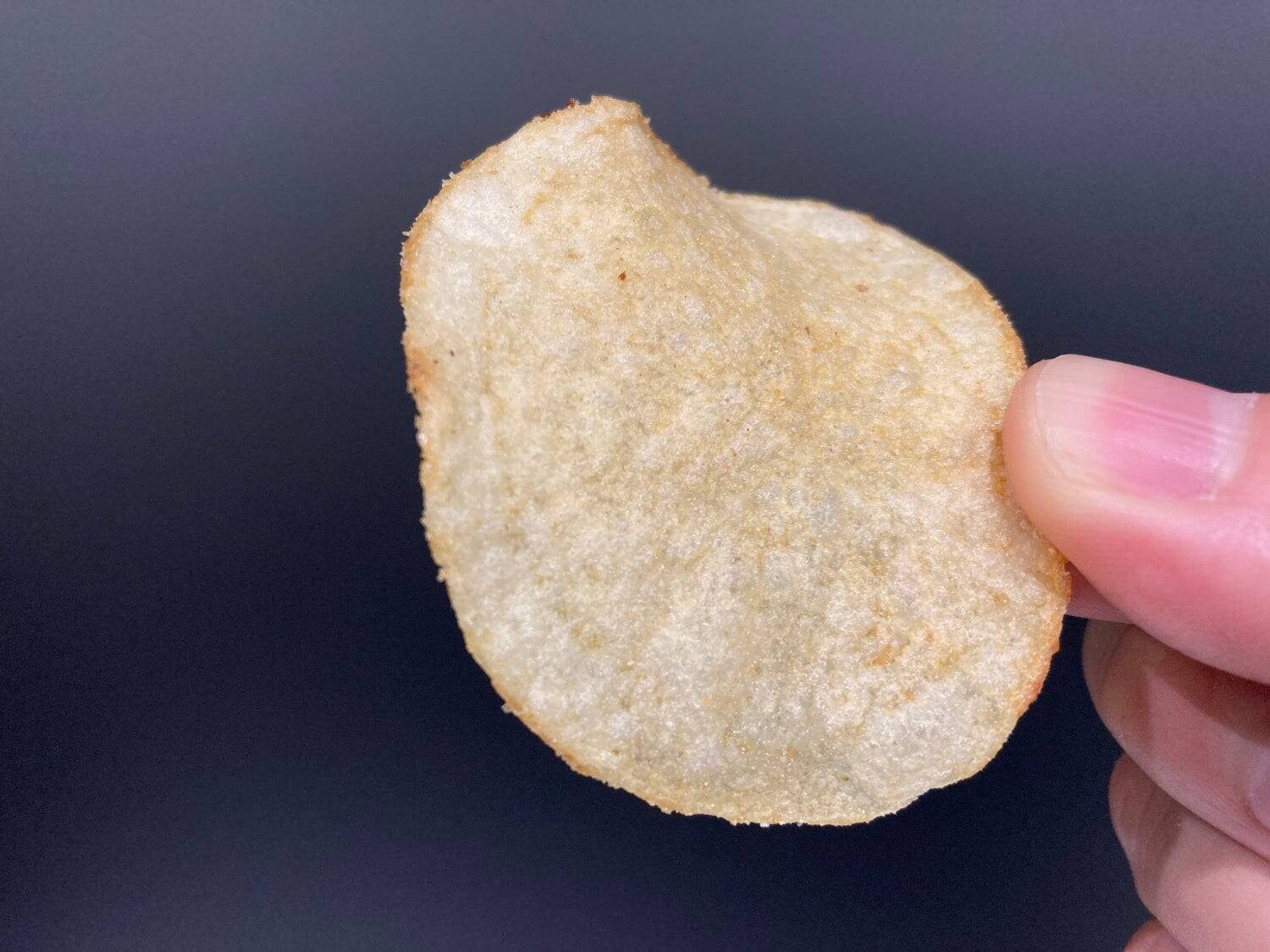単なる食塩不使用ではない『全世代型ポテトチップス』へ。“食塩不使用なのに塩味”を実現する、5種類のだし素材が決め手。「湖池屋プライドポテト GOLD STYLE 食塩不使用」がリニューアルした理由。