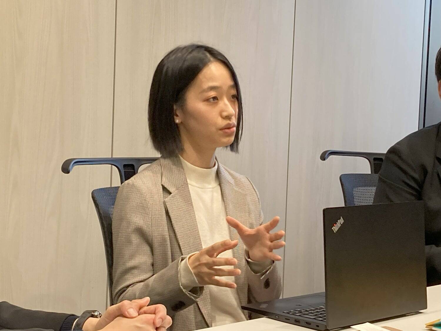 単なる食塩不使用ではない『全世代型ポテトチップス』へ。“食塩不使用なのに塩味”を実現する、5種類のだし素材が決め手。「湖池屋プライドポテト GOLD STYLE 食塩不使用」がリニューアルした理由。