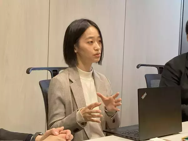 「単なる食塩不使用ではない『全世代型ポテトチップス』へ。“食塩不使用なのに塩味”を実現する、5種類のだし素材が決め手。「湖池屋プライドポテト GOLD STYLE 食塩不使用」がリニューアルした理由。」の画像