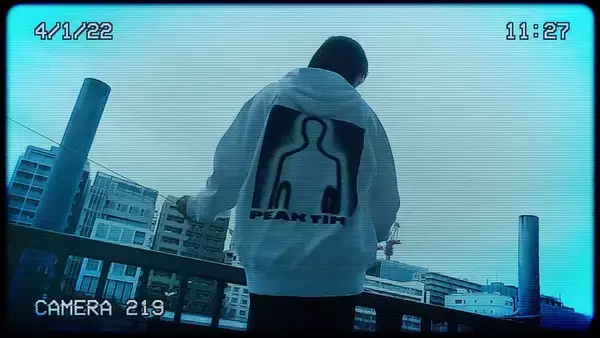 「tofubeats、5thアルバム『REFLECTION』より「PEAK TIME」MVを公開｜PEAK TIMEフーディーが数量限定で発売」の画像