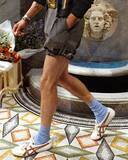 「〈VERSACE〉がヴィンテージ感漂う〈Onitsuka Tiger〉とのコラボフットウェア2型を披露」の画像2