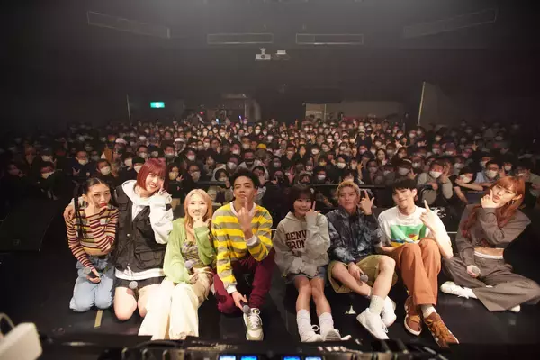 ライブレポート｜lyrical schoolが唯一無二のオルタナティブなクルーに。2023年2月12日、初ライブで伝えた確かな温度