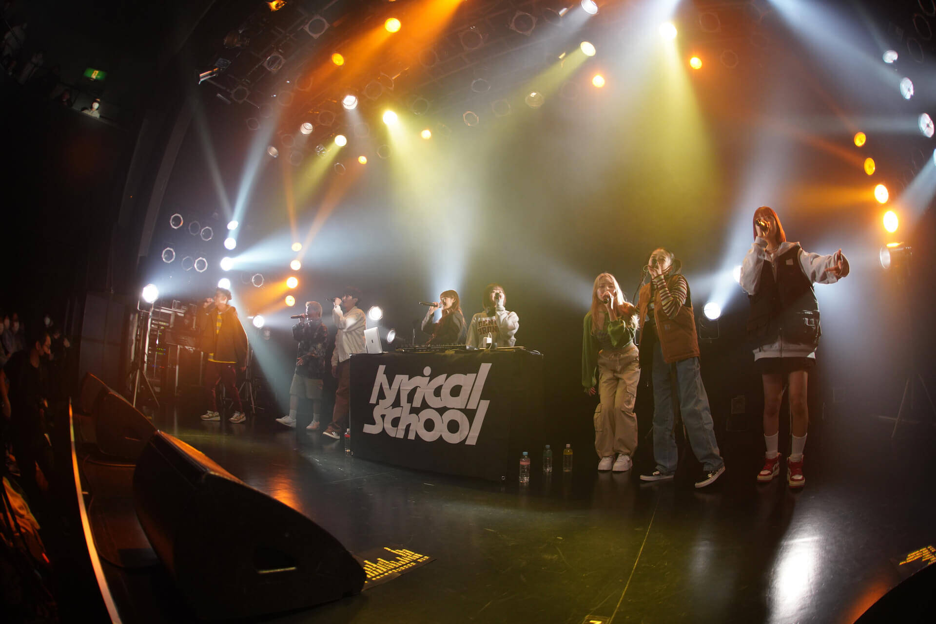 ライブレポート｜lyrical schoolが唯一無二のオルタナティブなクルーに。2023年2月12日、初ライブで伝えた確かな温度