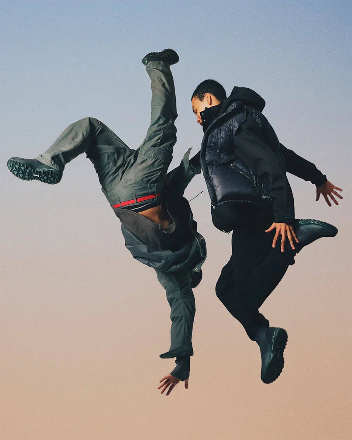 〈nonnative〉と〈Mizuno〉によるWAVE MUJIN TL MID GTXがオールブラック仕様で再登場