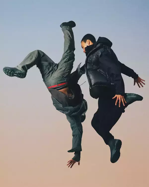 「〈nonnative〉と〈Mizuno〉によるWAVE MUJIN TL MID GTXがオールブラック仕様で再登場」の画像