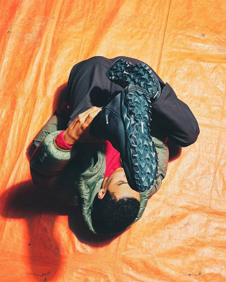 〈nonnative〉と〈Mizuno〉によるWAVE MUJIN TL MID GTXがオールブラック仕様で再登場