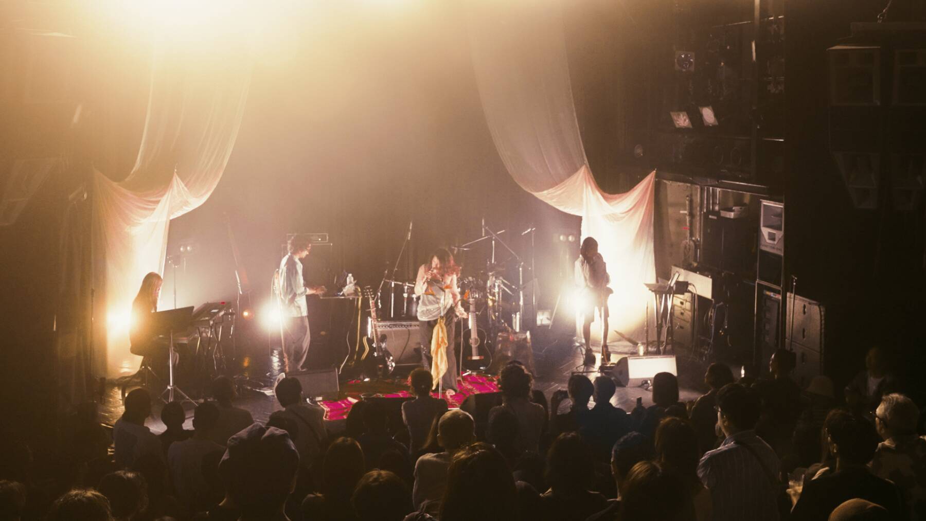 LIVE REPORT：Eminata〈to be a bird〉 飛ぶことを恐れず、傷をも抱えて空へ