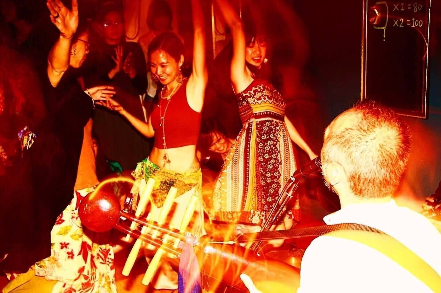 「台湾、アイヌ文化と自分をつなぐ『門』のような存在」━━トンコリ奏者 Bie Suo インタビュー