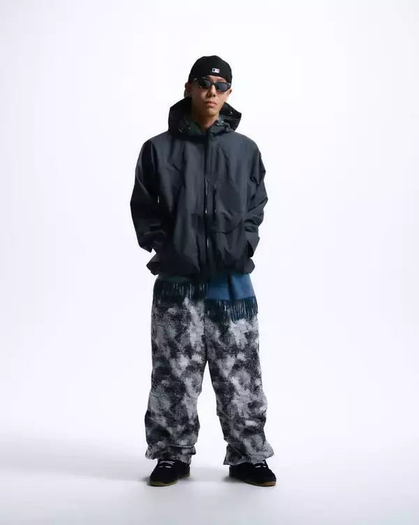 「〈Diaspora skateboards〉が設立15周年を記念してCreativeDrugStoreと再タッグを組んだコレクションを発売」の画像