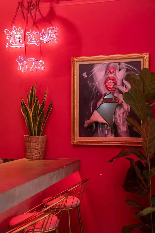 「16歳で日本から追放、世界を放浪、ロンドンでの個展──謎に包まれた画家・オオシロムネユミの成功と挫折」の画像