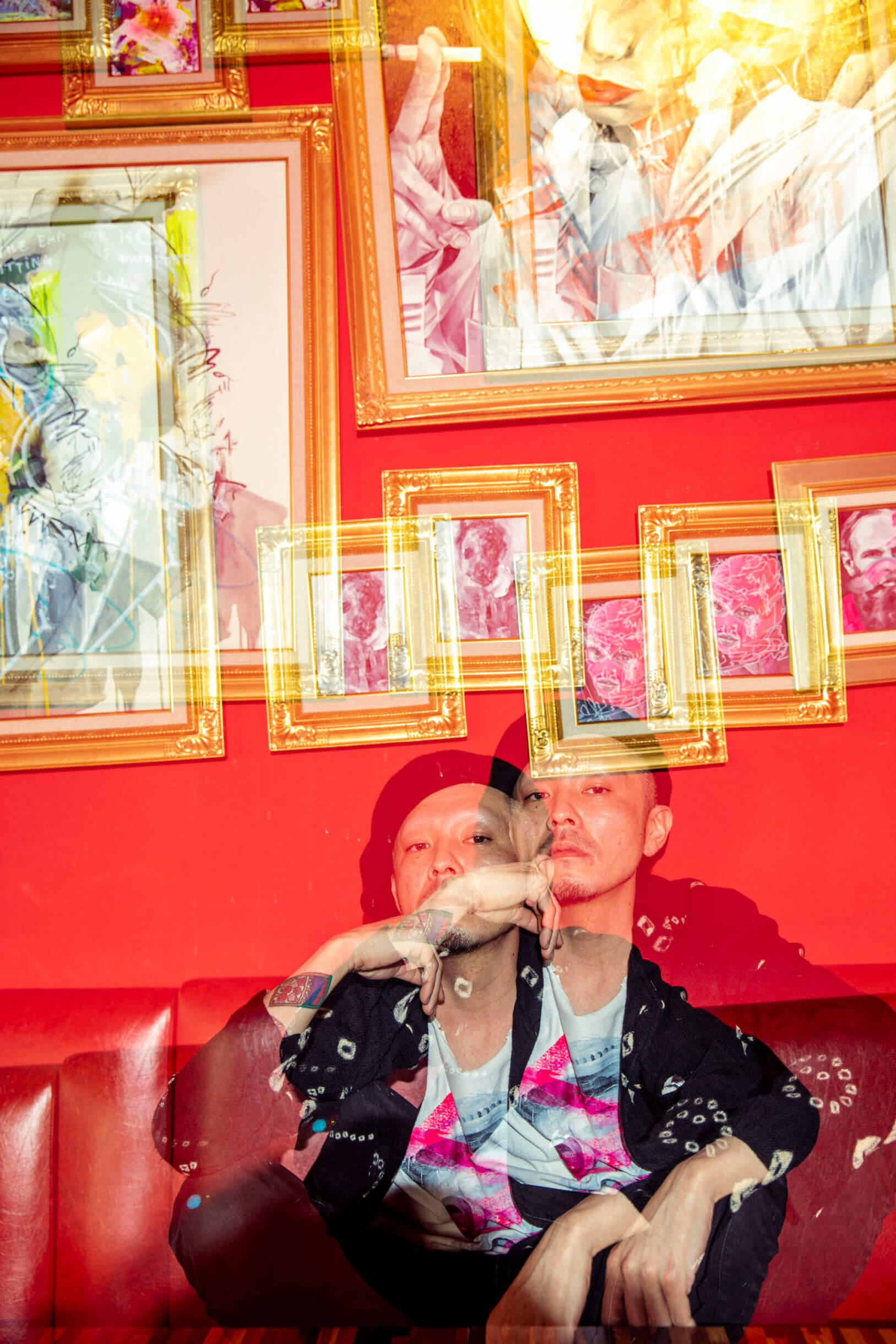 16歳で日本から追放、世界を放浪、ロンドンでの個展──謎に包まれた画家・オオシロムネユミの成功と挫折