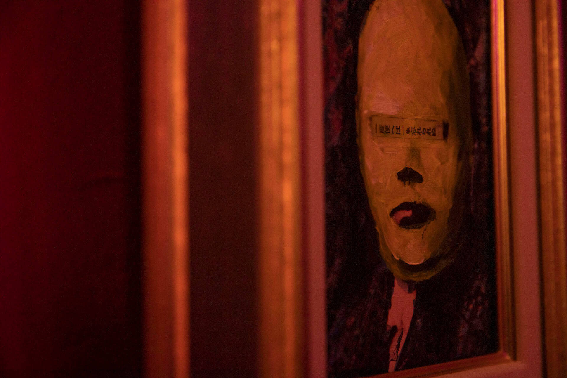 16歳で日本から追放、世界を放浪、ロンドンでの個展──謎に包まれた画家・オオシロムネユミの成功と挫折