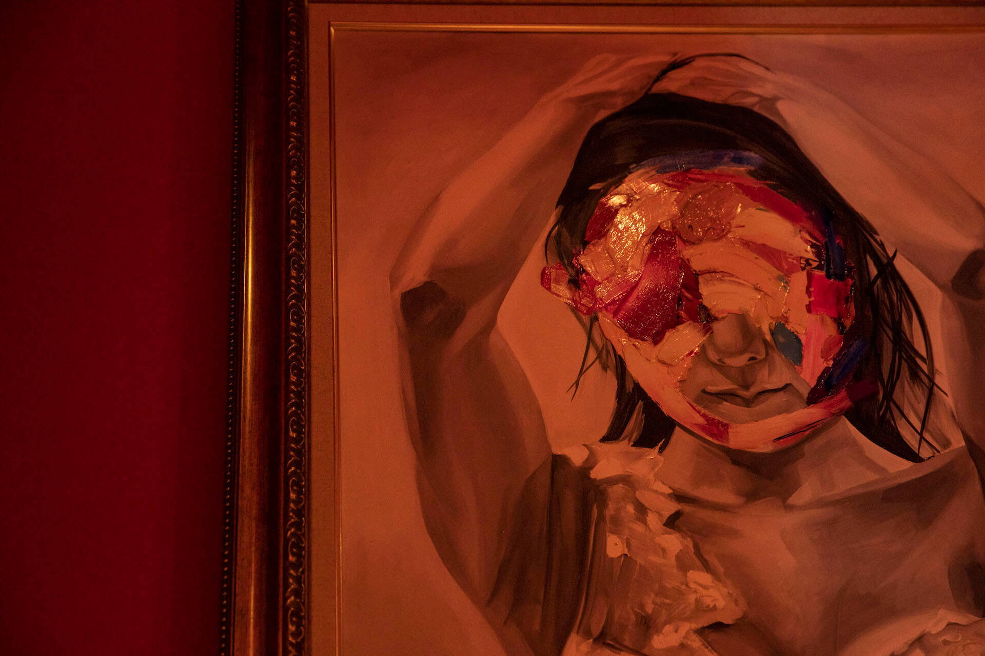 16歳で日本から追放、世界を放浪、ロンドンでの個展──謎に包まれた画家・オオシロムネユミの成功と挫折