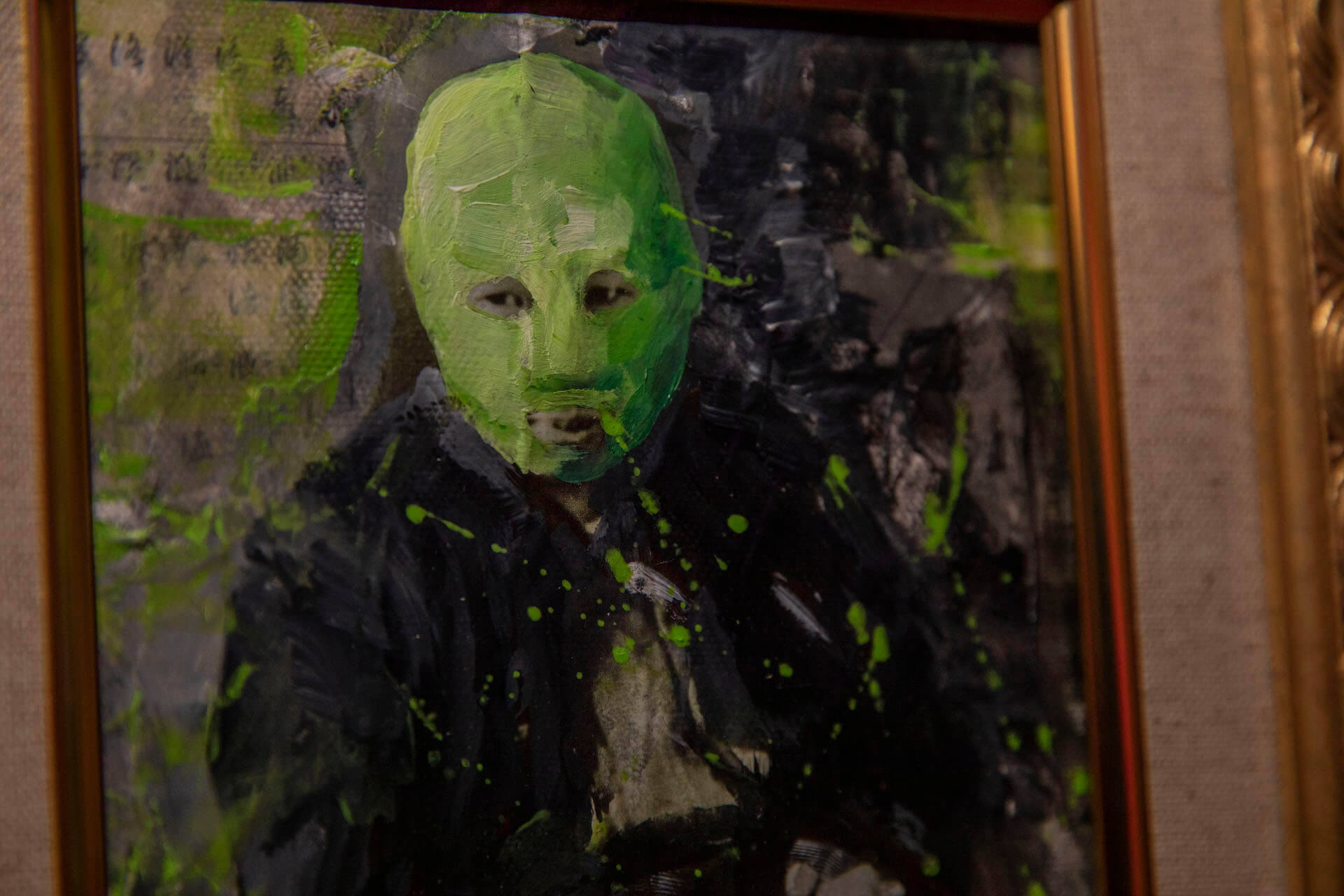 16歳で日本から追放、世界を放浪、ロンドンでの個展──謎に包まれた画家・オオシロムネユミの成功と挫折