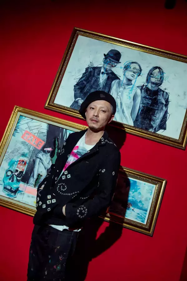 「16歳で日本から追放、世界を放浪、ロンドンでの個展──謎に包まれた画家・オオシロムネユミの成功と挫折」の画像