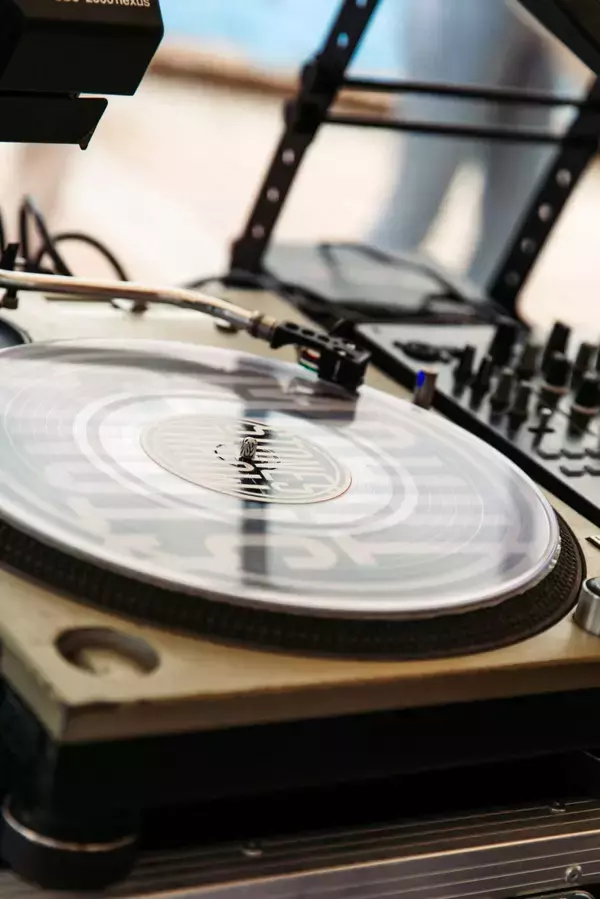 「Pearl & The Oystersが初来日！〈Stones Throw〉の人気パーティ「By The Pool」が神戸ポートピアホテルで今年も開催」の画像