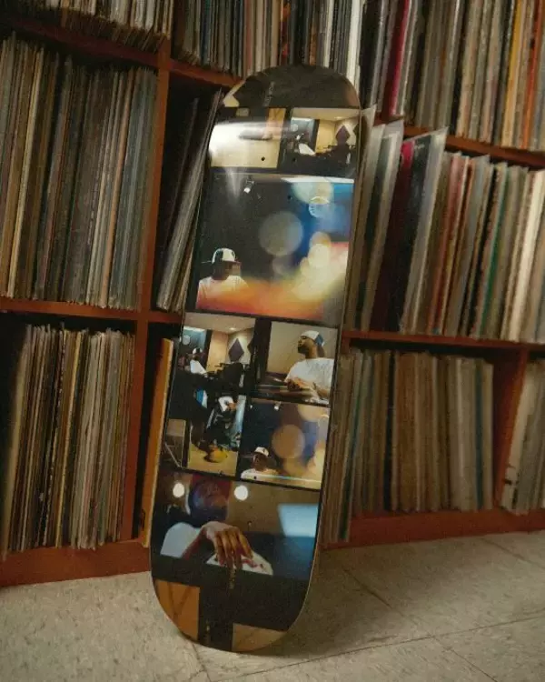 「〈HUF〉がヒップホップ界のレジェンド J Dillaとのコラボレーション第2弾を発表」の画像