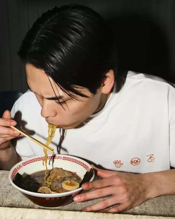 「＜Rainbow Disco Club＞が〈TRIBE WEAR〉やHAAiとのコラボを含むマーチャンダイズコレクションを発売」の画像