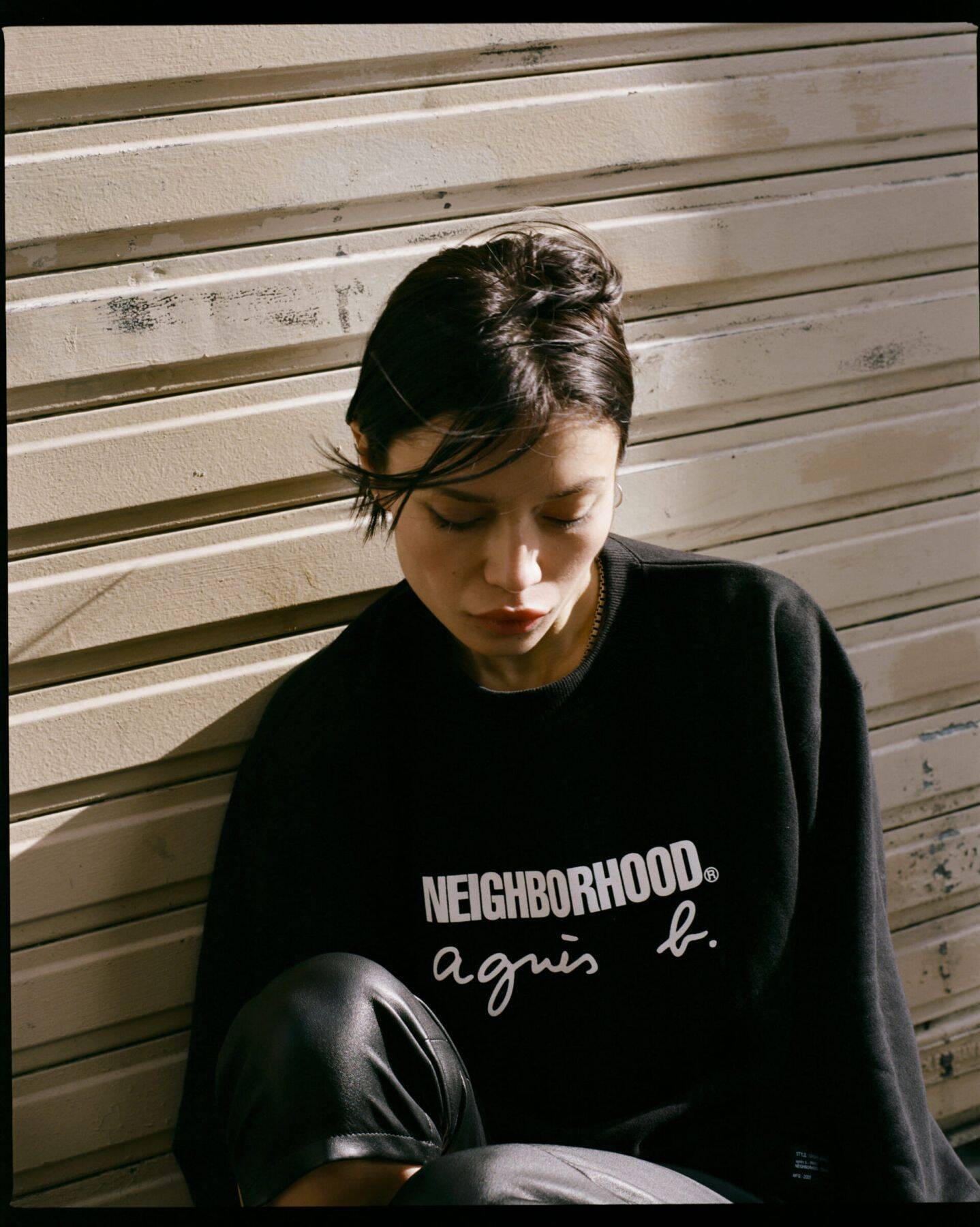 〈agnès b.〉が〈NEIGHBORHOOD®〉とのコラボレーション第1弾を発売