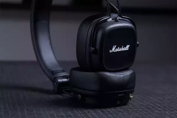 「音に洗練される。竹内唯人、Marshallスピーカー初体験」の画像