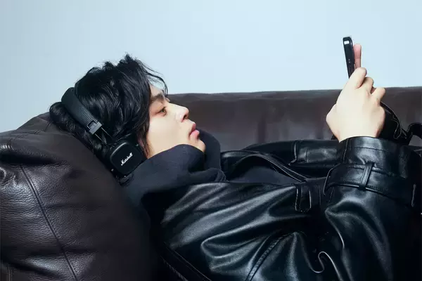 「音に洗練される。竹内唯人、Marshallスピーカー初体験」の画像