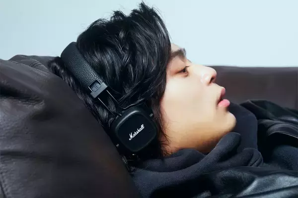 「音に洗練される。竹内唯人、Marshallスピーカー初体験」の画像