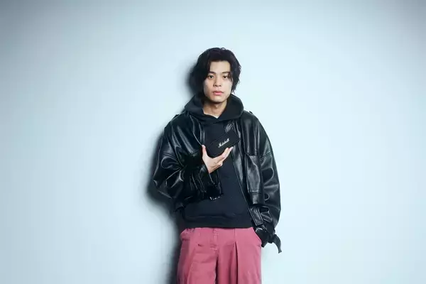 「音に洗練される。竹内唯人、Marshallスピーカー初体験」の画像