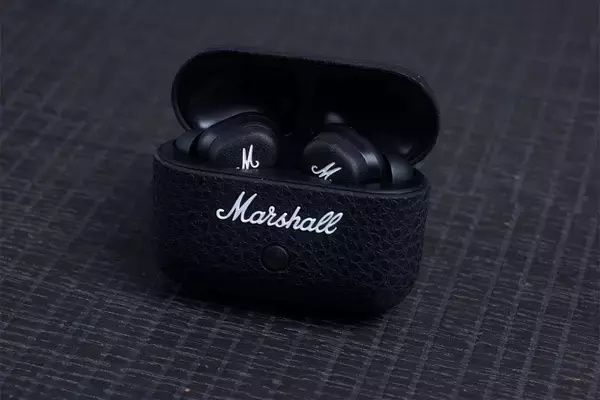 「音に洗練される。竹内唯人、Marshallスピーカー初体験」の画像