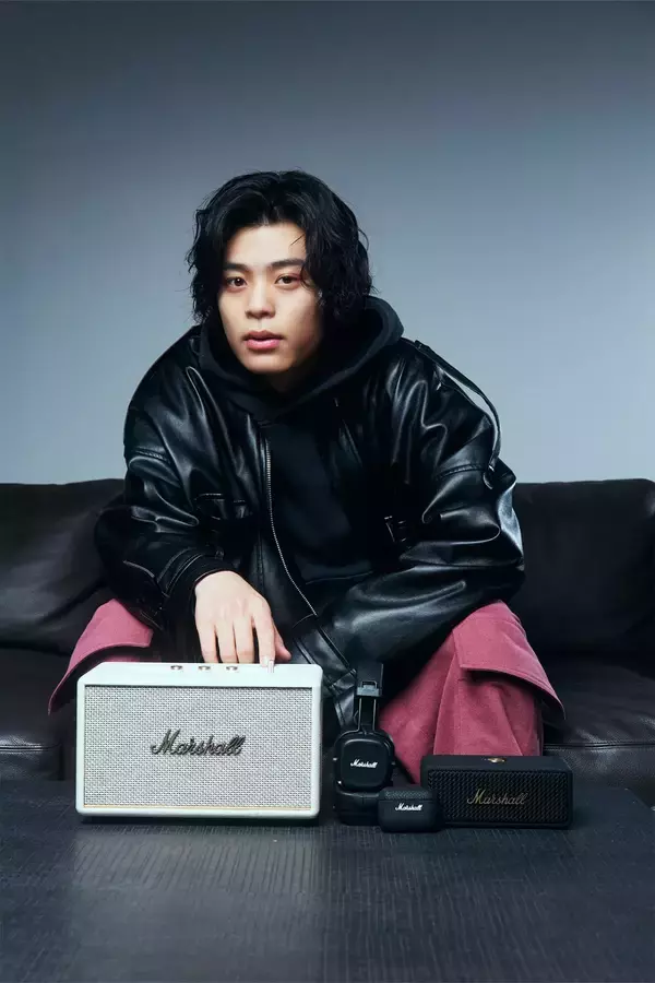 「音に洗練される。竹内唯人、Marshallスピーカー初体験」の画像