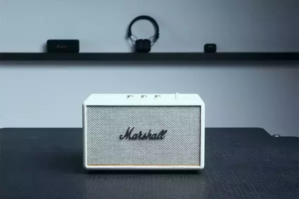 「音に洗練される。竹内唯人、Marshallスピーカー初体験」の画像