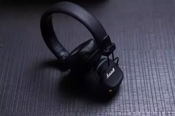 「音に洗練される。竹内唯人、Marshallスピーカー初体験」の画像