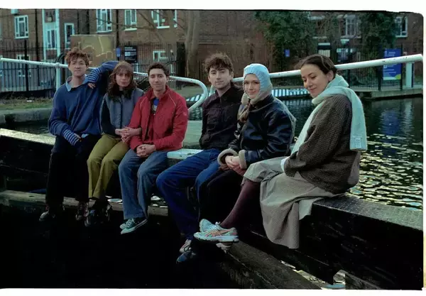 「Black Country, New Road、完売となった話題のロンドン公演を映像作品として発表｜9曲の新曲を収録したライブアルバムが日本限定でCD化」の画像