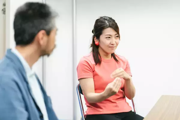 「小林幸子 × 鎮座DOPENESS × 那須映里──歌、ラップ、手話…それぞれ目指した“対話”｜＜TRANSLATION for ALL＞での共作過程」の画像