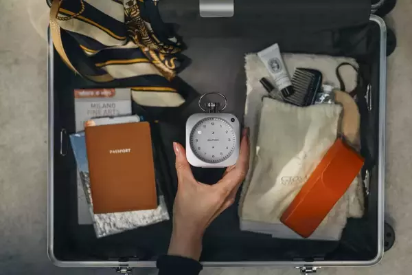 「BALMUDA「The Clock」を発表。光と音で時間の質をデザインする」の画像