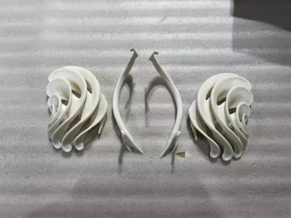 「ビョークのクリエイティヴを彩るプロフェッショナル ── James Merryインタビュー〜菅野薫・secca上町達也対談」の画像