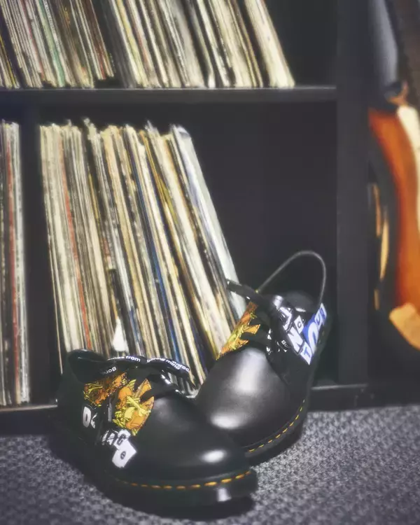 「〈Dr. Martens〉がヘビィメタル界の王者 メタリカとのコラボレーションを発表」の画像