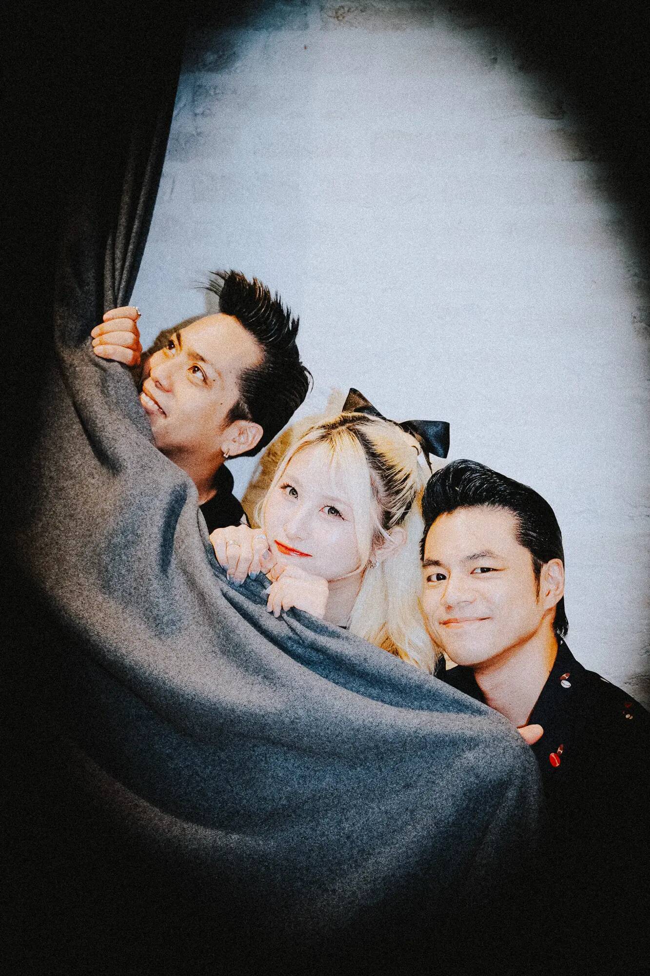 【INTERVIEW】「The Biscatsがやれば全てロカビリー」──壊して、繋いで、未来を鳴らす最新作『BLACK or PINK?』