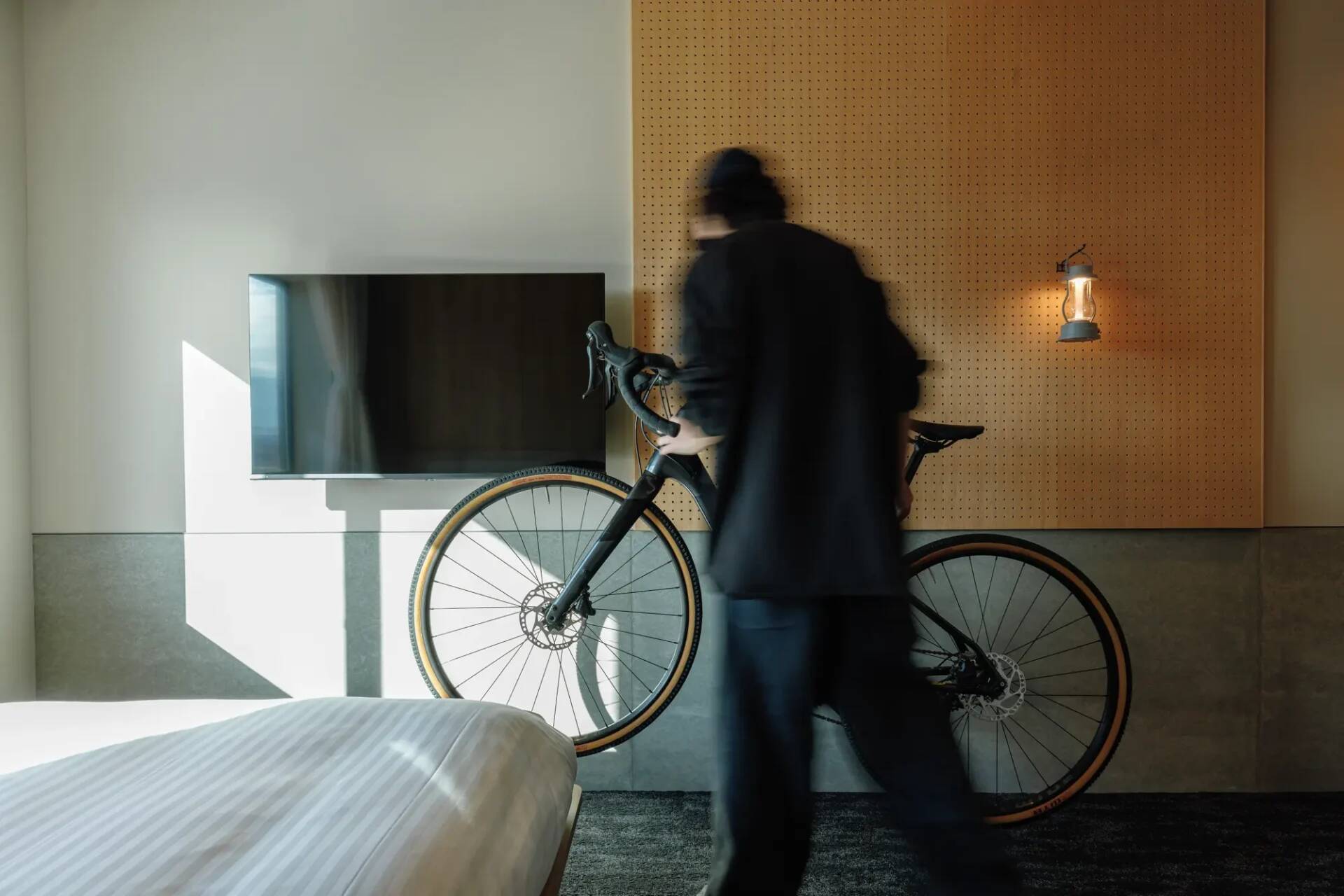 The Answer is “BICYCLE” ── 広島・宇品から始まる新しい自転車文化。《せとうちサイクルステイズ》で、 瀬戸内の輪郭を身体に刻む旅へ。