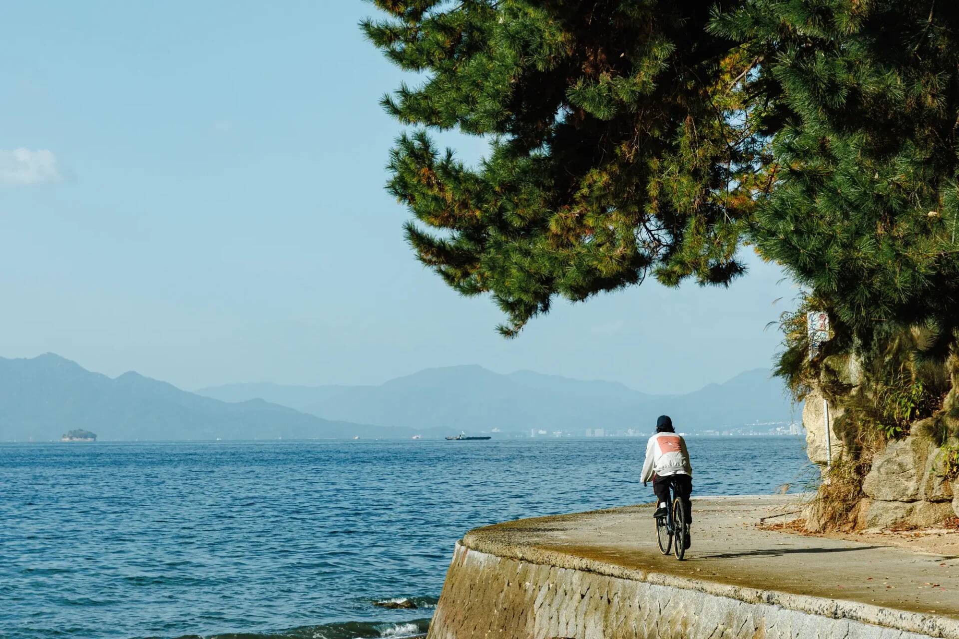 The Answer is “BICYCLE” ── 広島・宇品から始まる新しい自転車文化。《せとうちサイクルステイズ》で、 瀬戸内の輪郭を身体に刻む旅へ。