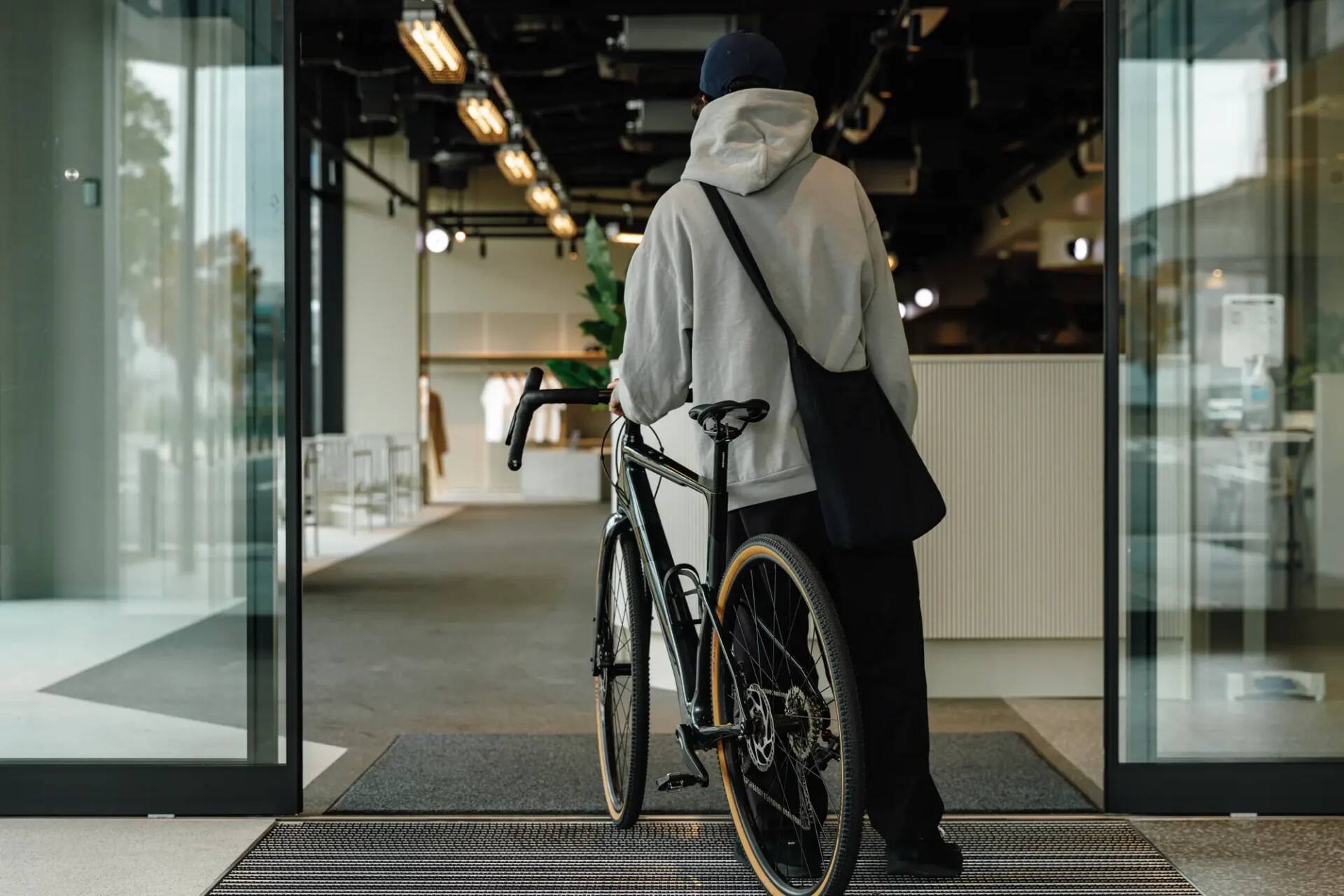 The Answer is “BICYCLE” ── 広島・宇品から始まる新しい自転車文化。《せとうちサイクルステイズ》で、 瀬戸内の輪郭を身体に刻む旅へ。