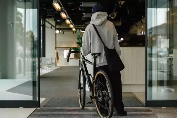 「The Answer is “BICYCLE” ── 広島・宇品から始まる新しい自転車文化。《せとうちサイクルステイズ》で、 瀬戸内の輪郭を身体に刻む旅へ。」の画像