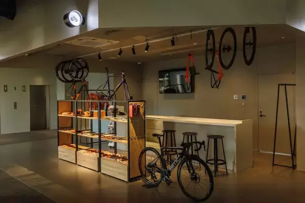「The Answer is “BICYCLE” ── 広島・宇品から始まる新しい自転車文化。《せとうちサイクルステイズ》で、 瀬戸内の輪郭を身体に刻む旅へ。」の画像