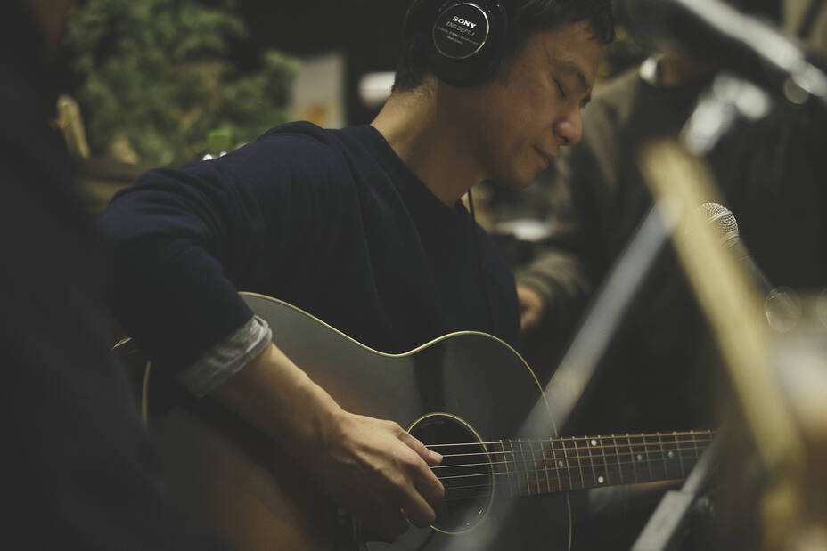 野村訓市による“年越し特番”が今年も放送 | ハナレグミ、奇妙礼太郎、安部勇磨、HIMIの豪華4名がゲストとして登場