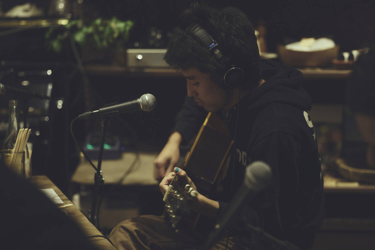 野村訓市による“年越し特番”が今年も放送 | ハナレグミ、奇妙礼太郎、安部勇磨、HIMIの豪華4名がゲストとして登場